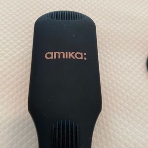Amika Polished Perfection Straightening Brush with Protective Cover